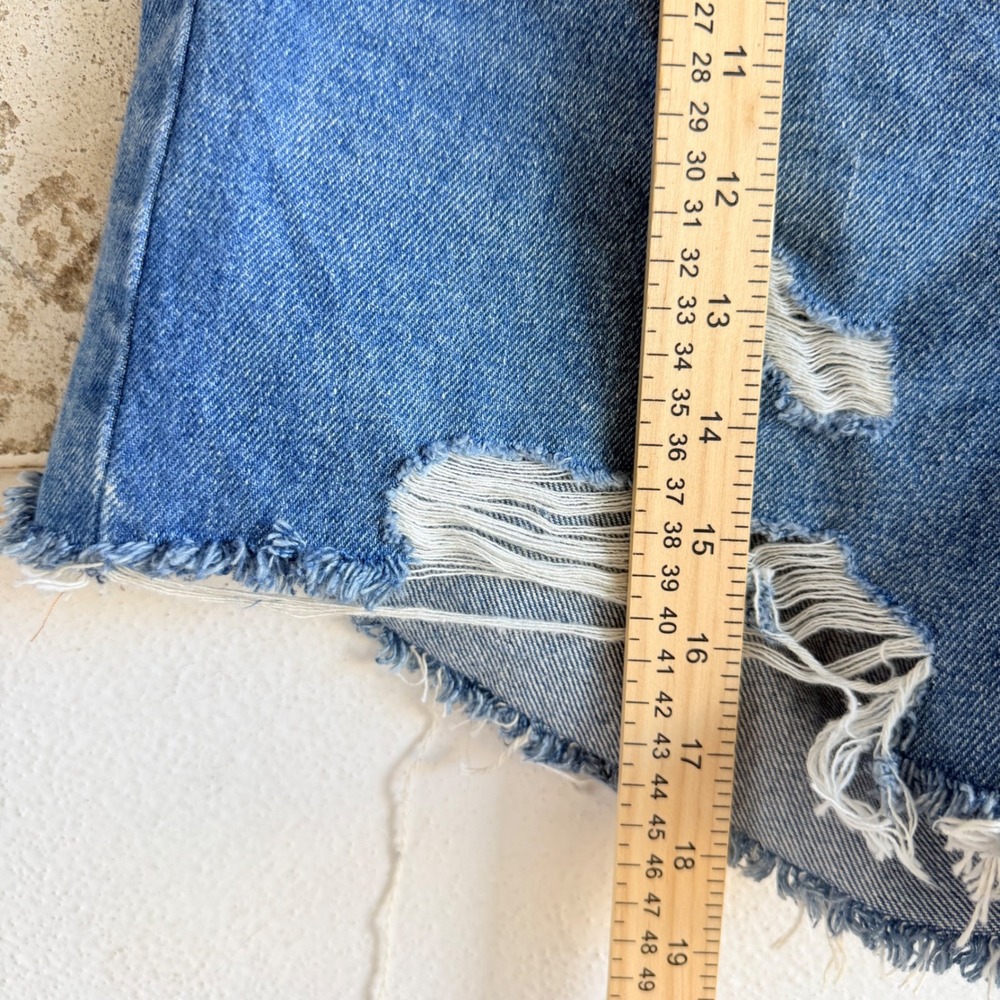 Levis 501 Jean Shorts High Rise Distressed Medium Wash Blue W30 NWT Classic - Picture 9 of 9